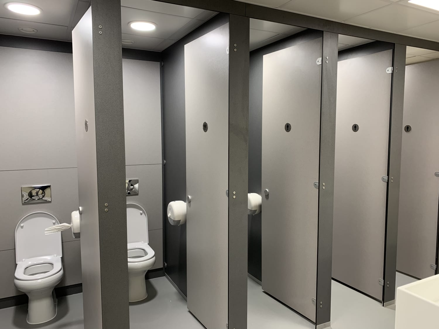 Dimensi Ukuran  Partisi Toilet  Cubicle untuk Bangunan Umum